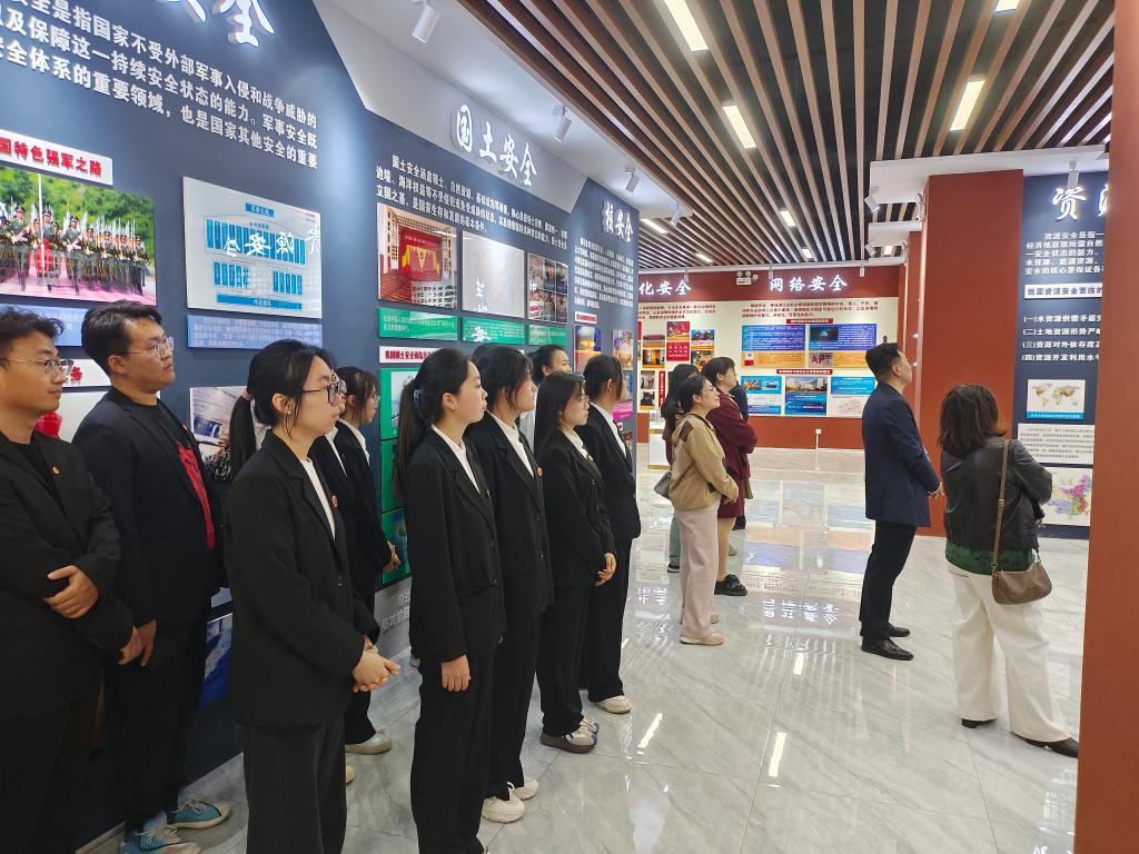 会计系组织开展“全民国家安全教育日“参观学习活动